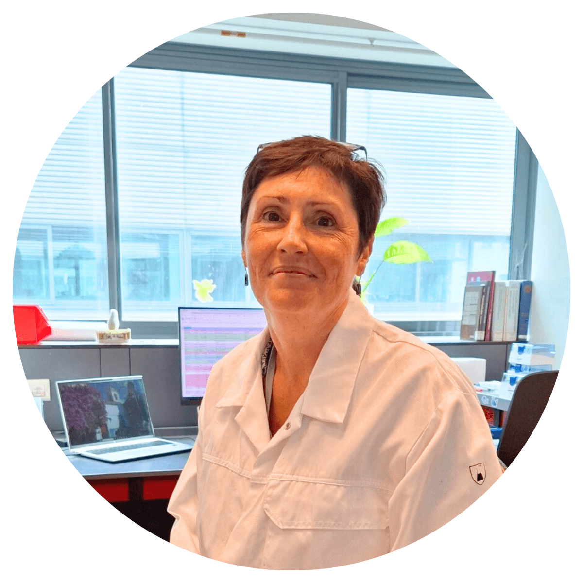 Aurélie Tasiemski en pleine manipulation